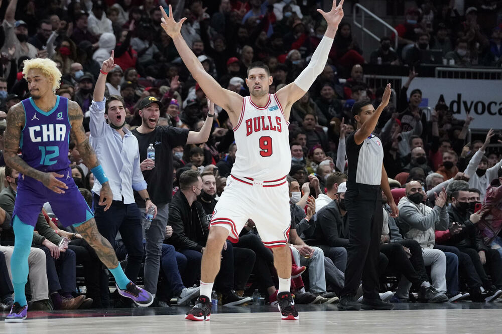 Vučević slacvi nakon jedne od šest trojki, Foto: Reuters