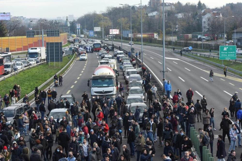 Blokirada puta u Beogradu zbog Zakona o eksproprijaciji i referendumu, novembar 2021., Foto: Reuters