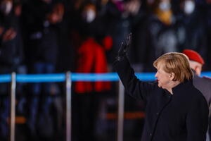 Merkel na oproštajnoj svečanosti: Ne tolerišite mržnju