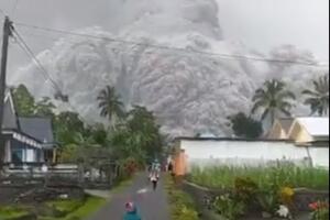 Indonezija: Vulkan Semeru izbacuje pepeo