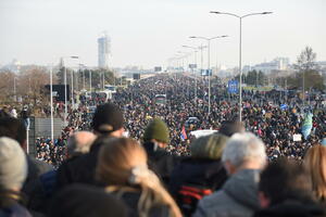 Srbija: Građani blokirali puteve u više gradova, tuče u Novom Sadu...