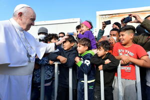 Papa obišao migrante na Lezbosu: Ne dozvoliti potonuće civilizacije
