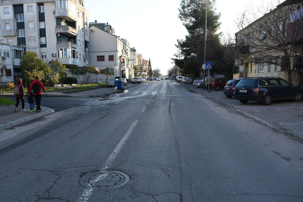 Glavna saobraćajnica na Zabjelu: Ulica kralja Nikole, Foto: Luka Zeković