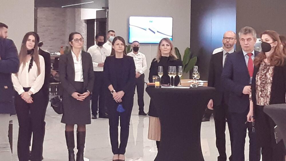 <p>Čelebić je rekao da mu je čast što će predstavljati Estoniju, koja ima razvijenu ekonomiju, nizak javni dug i nsiku stopu nezaposlenosti, visoko razvijenu tehnologiju...</p>