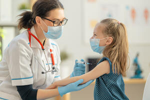 Grčka: Odobrena vakcinacija protiv koronavirusa djece od pet do 11...