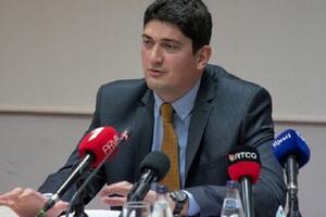 Vukčević: I DPS vlade su degradirale državnu upravu, ali nijedna...