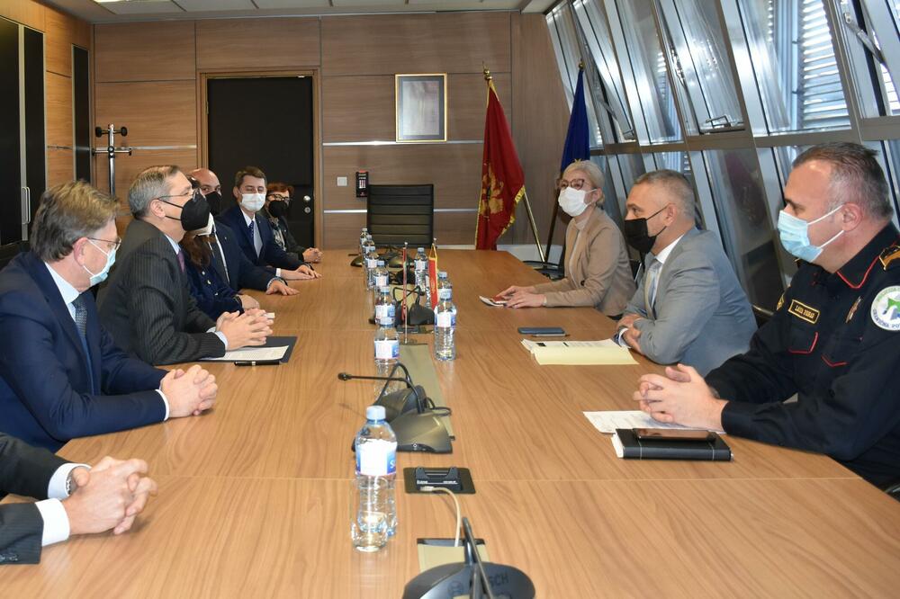 Sa sastanka, Foto: Tviter/Uprava policije