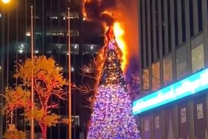 Njujork: Zapaljena novogodišnja jelka, uhapšen osumnjičeni za...