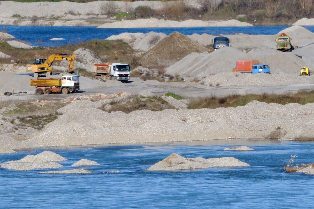 Vađenje šljunka (ilustracija), Foto: Savo Prelević