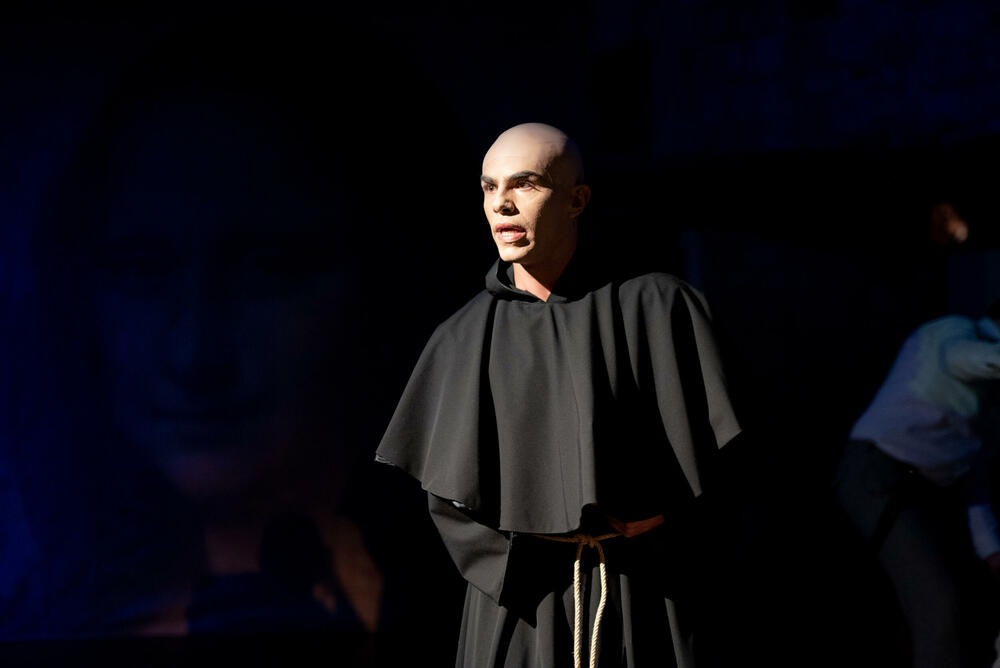 Kalezić u liku brata Benedeta iz predstave 'Đokonda'