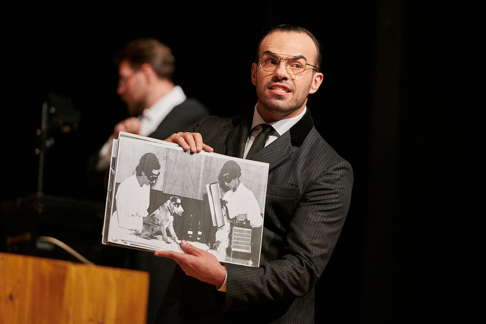 Kao tužilac u predstavi 'Omladina bez Boga'