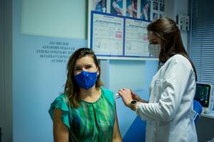 Popa primila treću dozu vakcine protiv koronavirusa