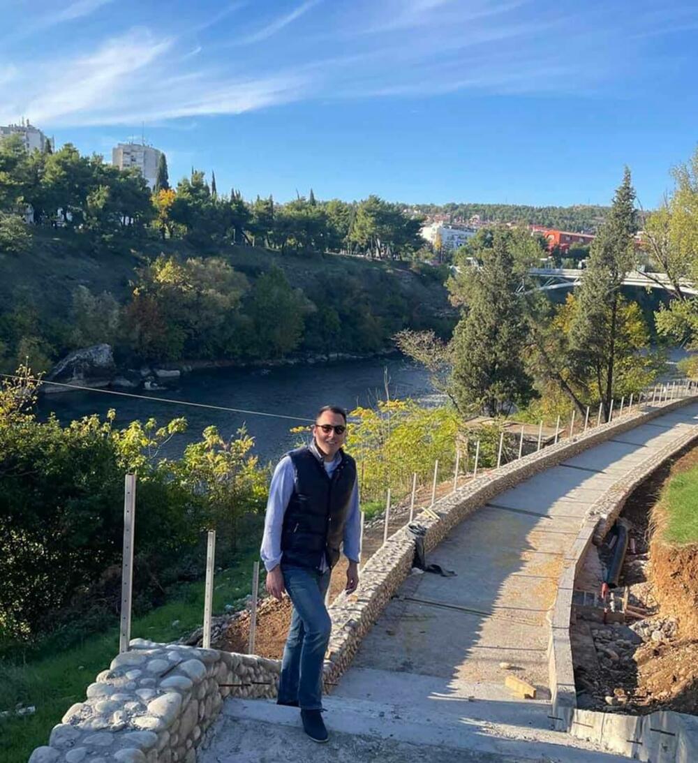 Ivan Vuković na kontroverznom šetalištu uz Moraču