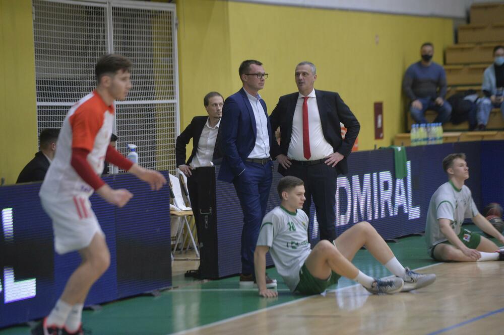 Jedan "riješio" pitanje pobjednika, drugi isključen na minus 13: Dalibor Damjanović i Dejan Radonjić pred početak meča, Foto: Drago Perko/kosarka.si