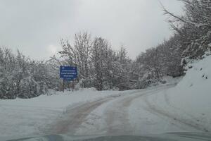 Snijeg i led: Đaci iz Jablanova nisu mogli u školu