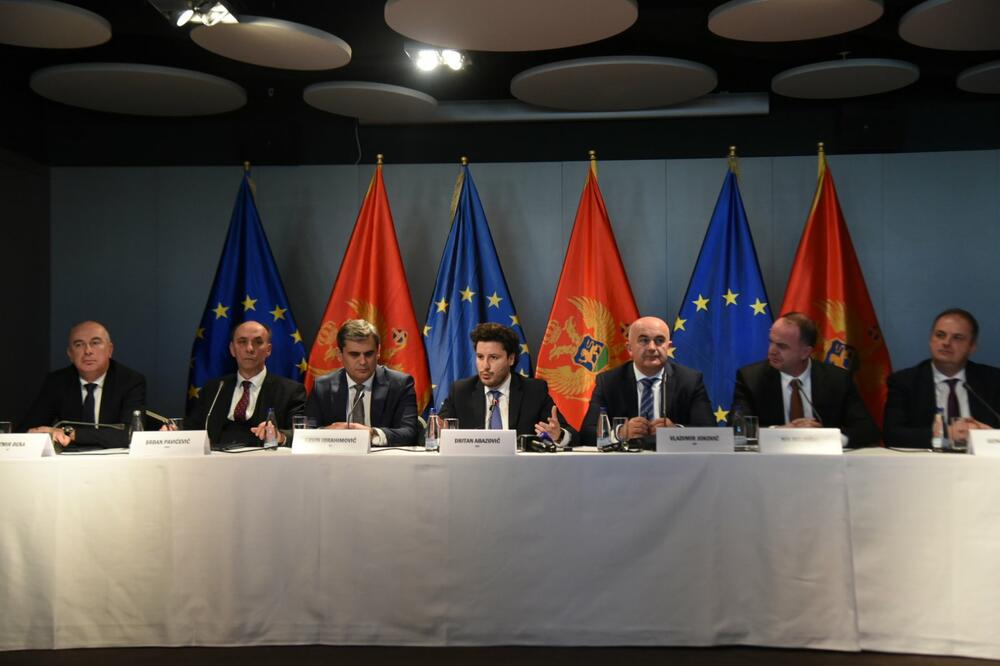 Potpisnici se obavezali da će sarađivati na pomirenju, ekonomskom razvoju, evropskoj budućnosti, Foto: Savo Prelević