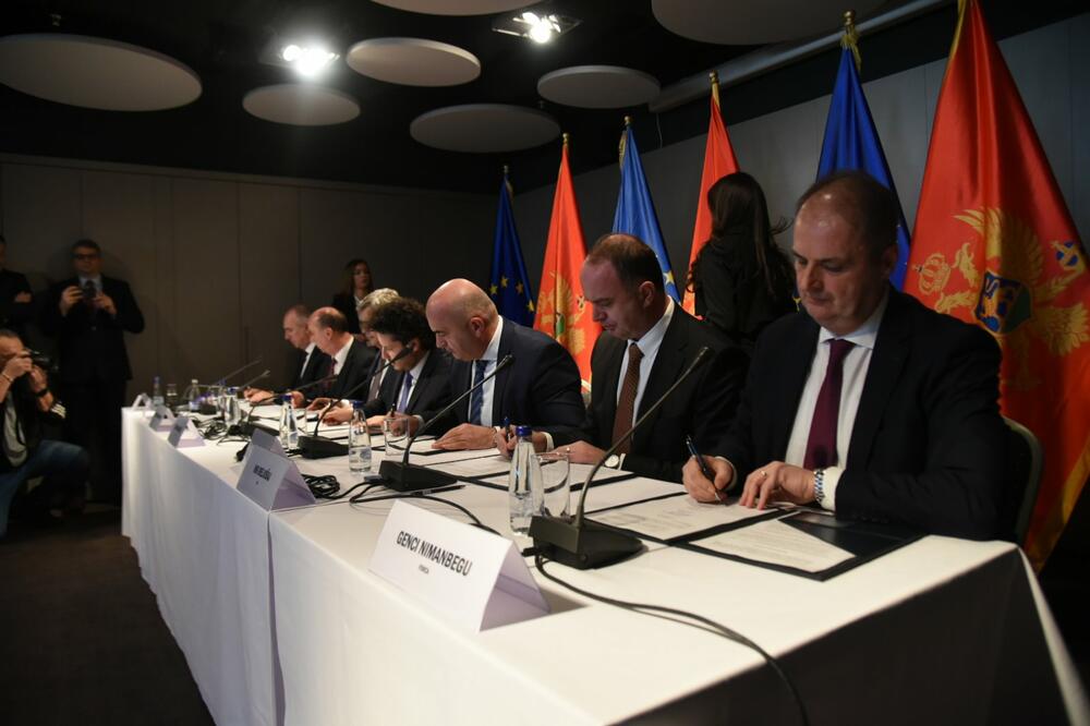 Sa potpisivanja dokumenta, Foto: Savo Prelević