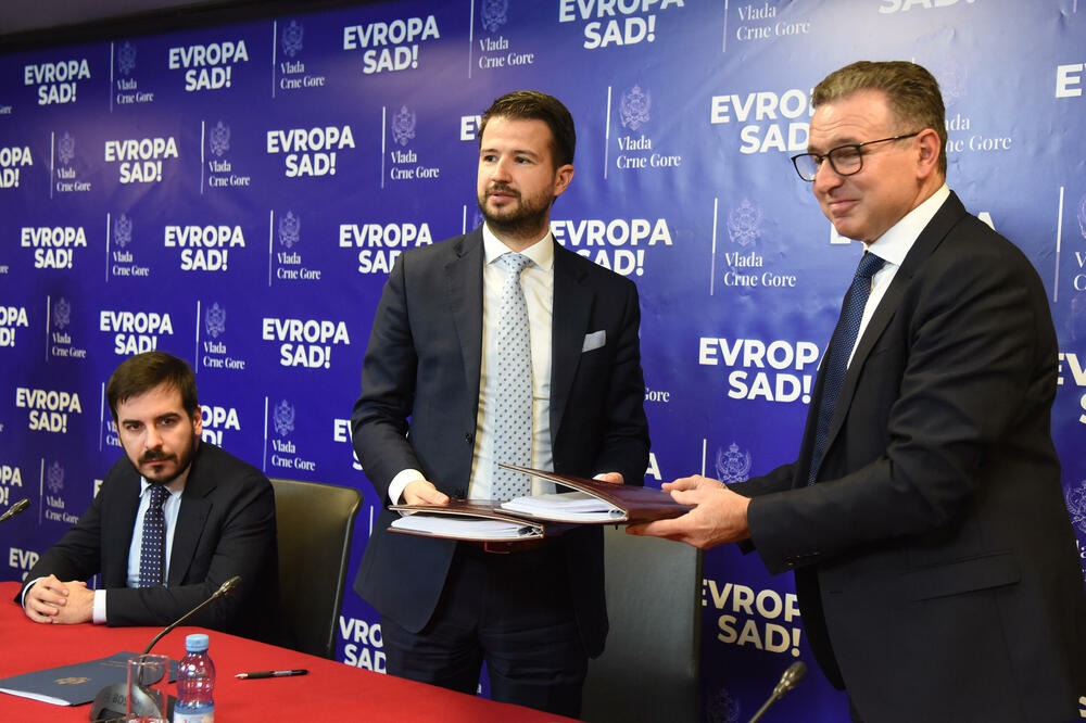 Sa potpisivanja ugovora, Foto: Luka Zeković
