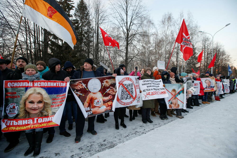 Protest protiv vakcinacije i uvođenja kovid sertifikata u Jekaterinburgu u Rusiji, Foto: Rojters