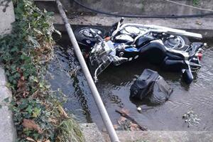 Poginuo Budvanin, motorom sletio u kanal