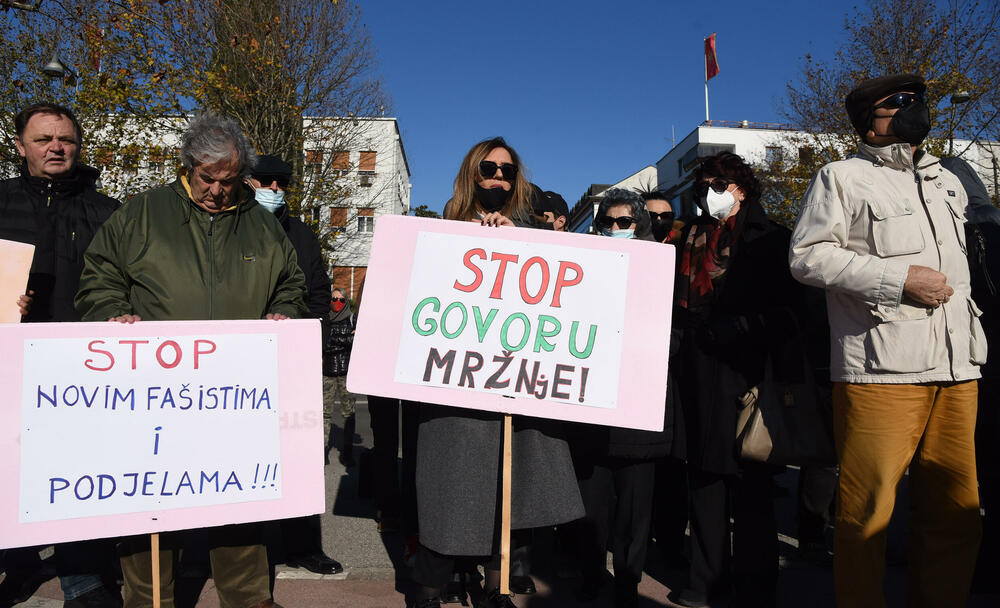 <p>Poslanik LP-a je kazao da je antifašizam ugrađen u temelje Crne Gore i jedna od suštinskih vrijednosti crnogorskog društva</p>