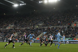 Siti torpedovao i Njukasl, Čelsi tražio odlaganje, pa kiksao...