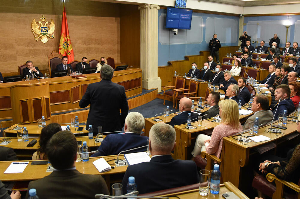 Poslanici pripremili spisak lijepih želja: Skupština, Foto: Luka Zeković