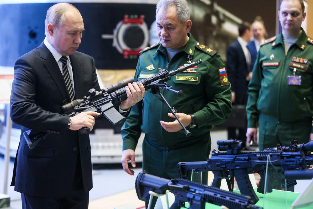 Putin i Šojgu juče na vojnoj izložbi, Foto: SPUTNIK