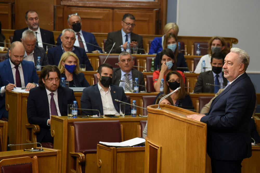 Zamjena eksperata kao solucija prevazilaženja krize: Krivokapić i njegov kabinet u Skupštini, Foto: BORIS PEJOVIC