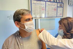 Ibrahimović primio treću dozu: Kovid možemo pobijediti samo...