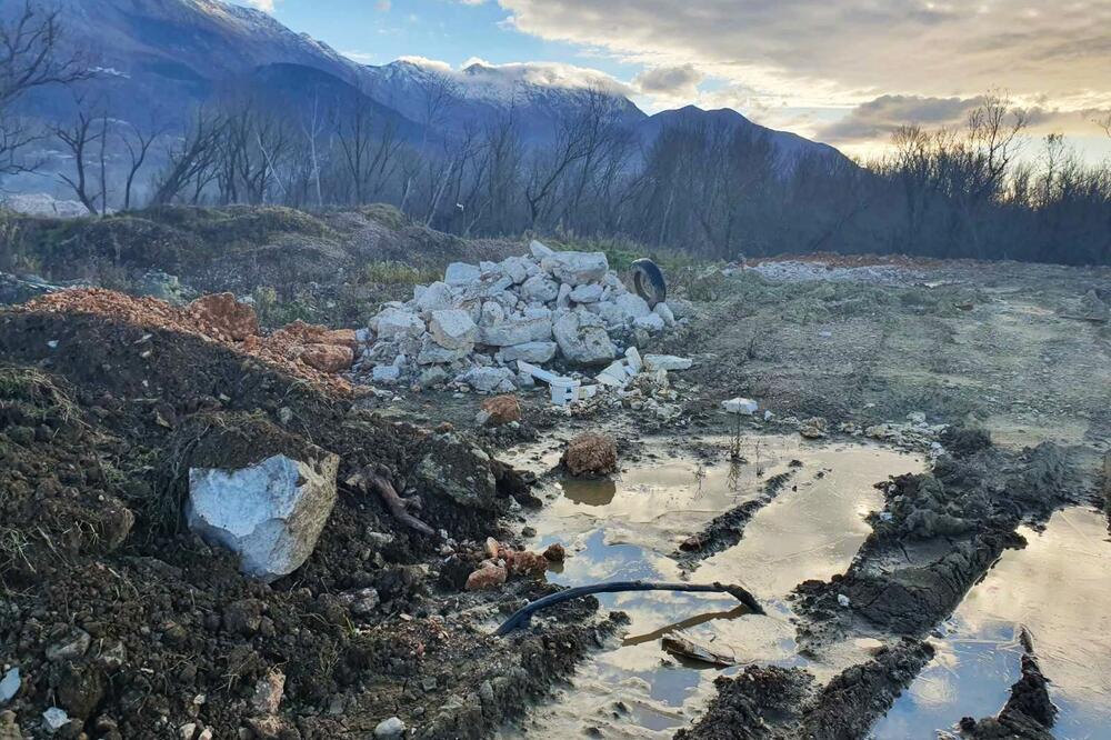 Ogromno područje pretvoreno u smetlište i močvaru, Foto: Siniša Luković