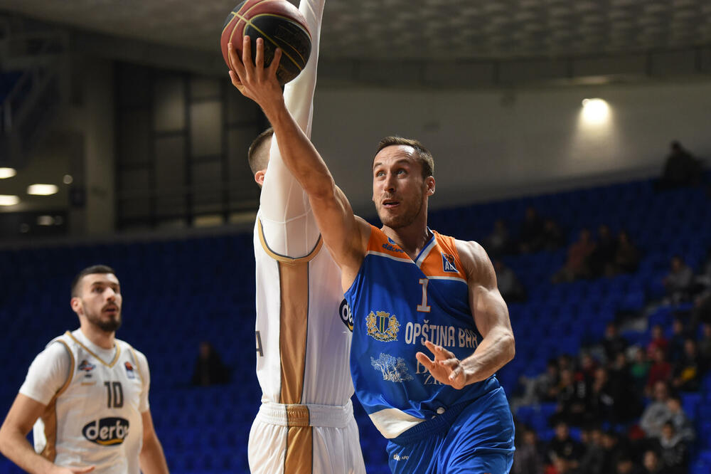 Nerješiva enigma: Vladimir Mihailović na večerašnjem meču, Foto: Savo Prelević