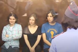Dvije članice grupe Pusi Rajot počele štrajk glađu u zatvoru u...