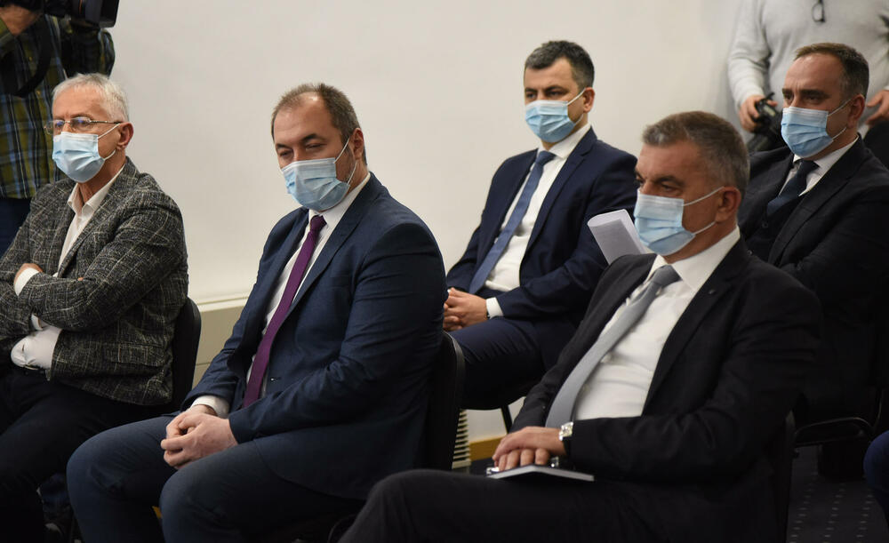 <p>Predsjednica PKCG apelovala da se nađe rješenje za očuvanje aluminijumske industrije, kazala da zabrinjava i broj nezaposlenih</p>