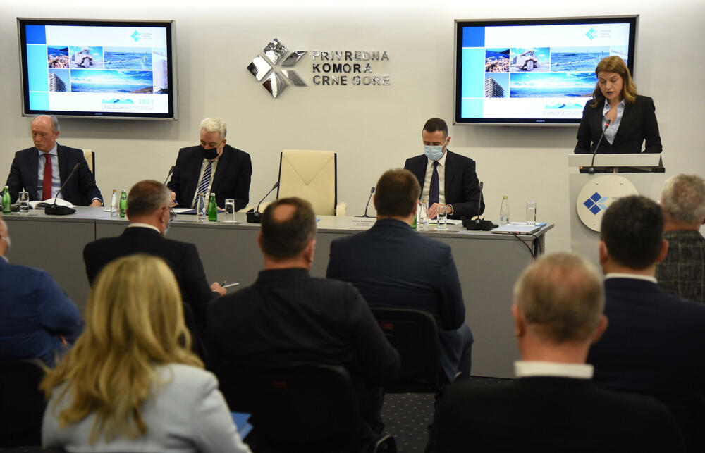 <p>Predsjednica PKCG apelovala da se nađe rješenje za očuvanje aluminijumske industrije, kazala da zabrinjava i broj nezaposlenih</p>