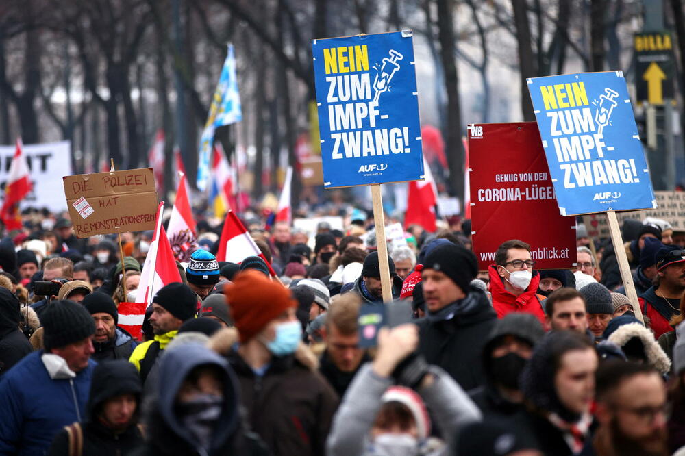 U Beču su sredinom decembra održani masovni protesti protiv restriktivnih mjera, Foto: Rojters