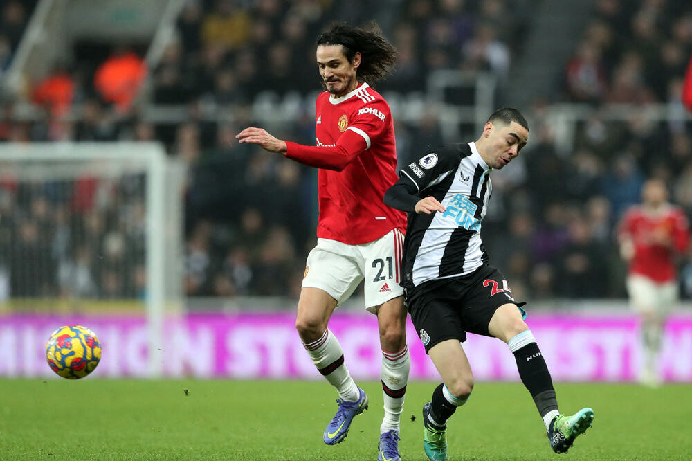 Kavani i Almiron, Foto: Reuters