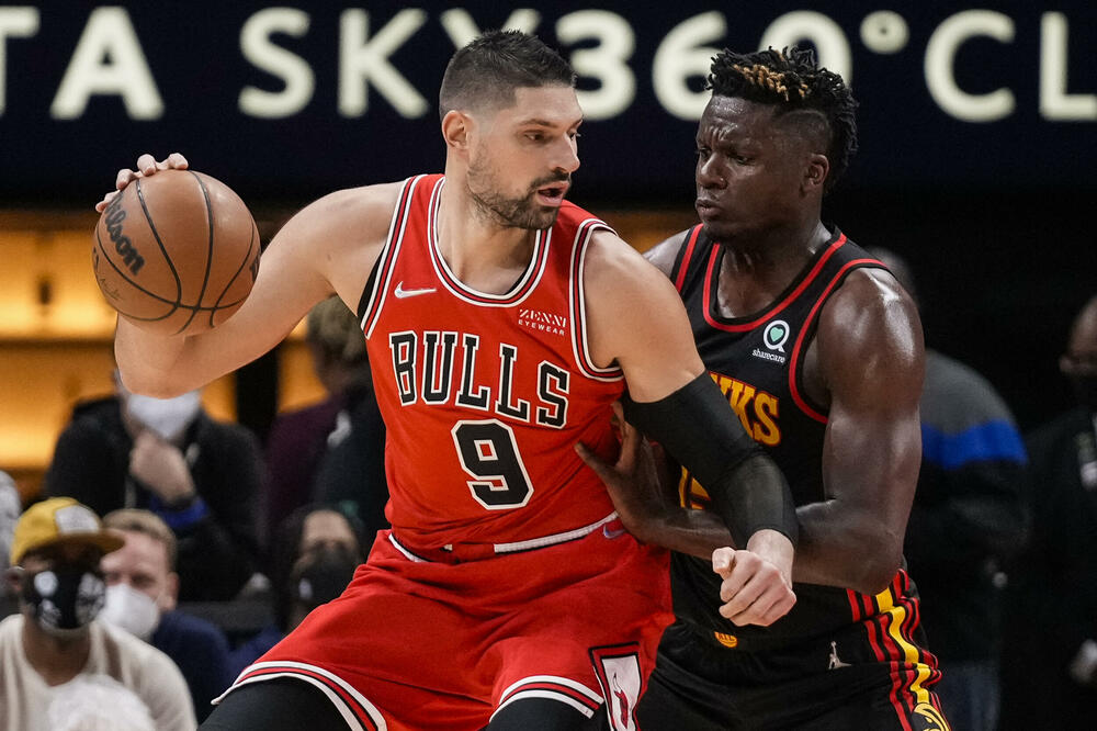 Vučević u duelu sa Kapelom, Foto: Reuters