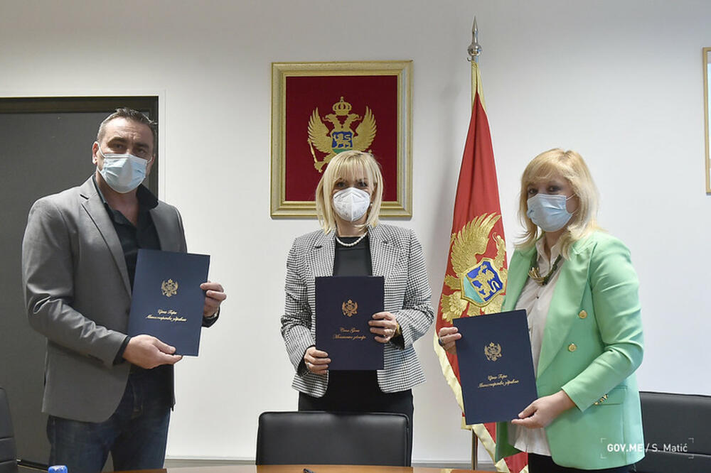 Sa potpisivanja ugovora, Foto: Vlada Crne Gore/Saša Matić