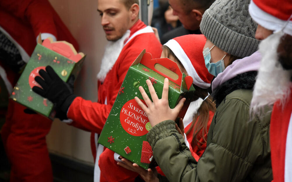 <p>Bajkeri dobre volje iza sebe imaju na desetine humanih akcija, obradovali su mnogo mališana, a najveća nagrada im je radosno dijete. Skromno kažu da je kod crnogorskih bajkera grub samo zvuk motora, a na građane apeluju da ih poštuju u saobraćaju</p>