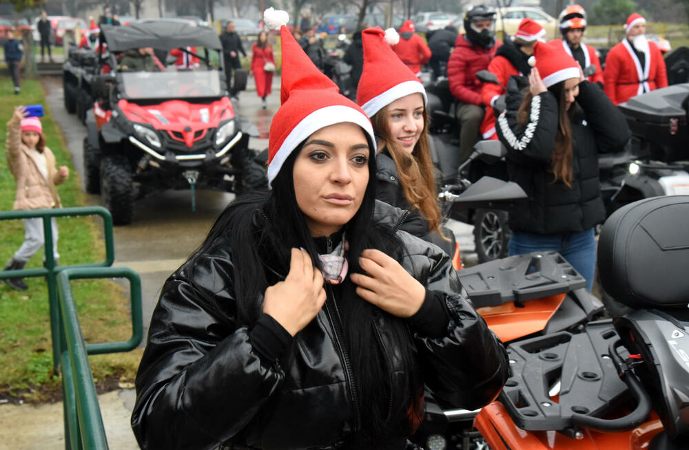 <p>Bajkeri dobre volje iza sebe imaju na desetine humanih akcija, obradovali su mnogo mališana, a najveća nagrada im je radosno dijete. Skromno kažu da je kod crnogorskih bajkera grub samo zvuk motora, a na građane apeluju da ih poštuju u saobraćaju</p>