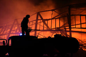 Požar u hangaru Radoja Dakića pod kontrolom