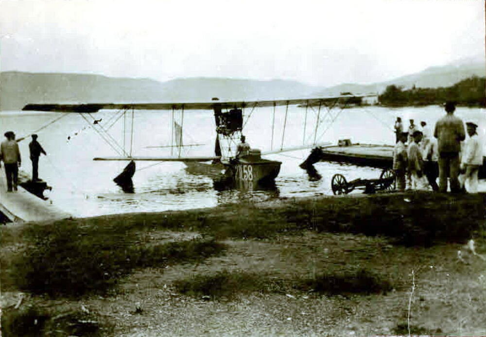 Austrougarski hidroplan u Kumboru početkom Prvog svjetskog rata