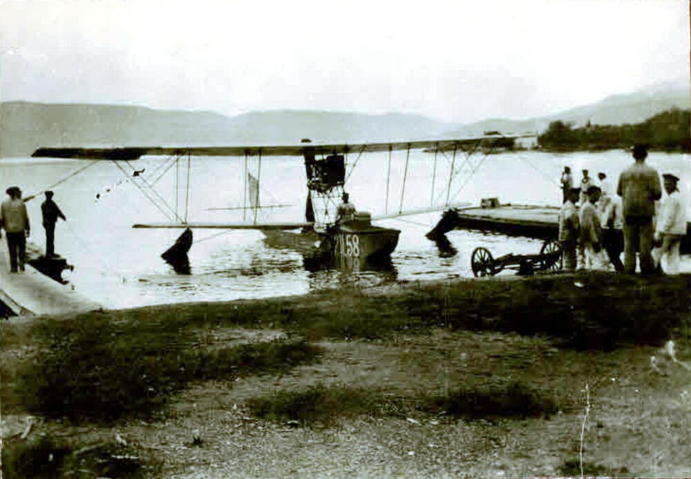 Austrougarski hidroplan u Kumboru početkom Prvog svjetskog rata