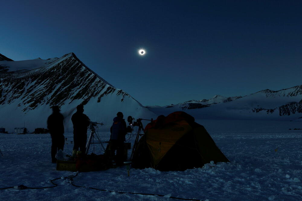 Pomračenje Sunca sa polarne stanice na Antarktiku