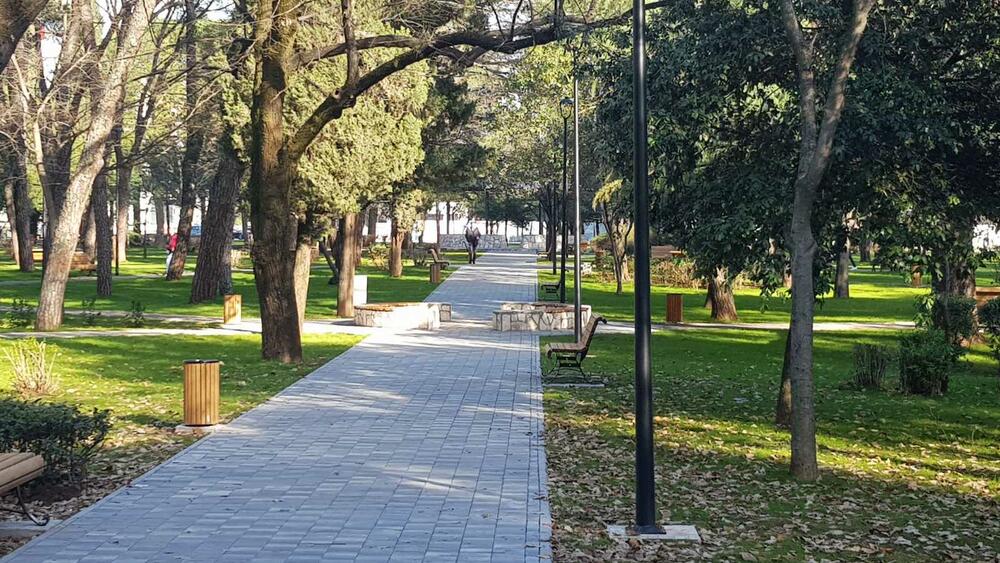 <p>Šef Meteo centra TV Vijesti Dušan Pavićević kazao je da se u <span style="background-color: rgb(255, 255, 255);">utorak u Crnoj Gori očekuje umjereno do znatno oblačno vrijeme sa uslovima za rjeđu pojavu, uglavnom slabe kiše, u južnim i centralnim predjelima</span></p>