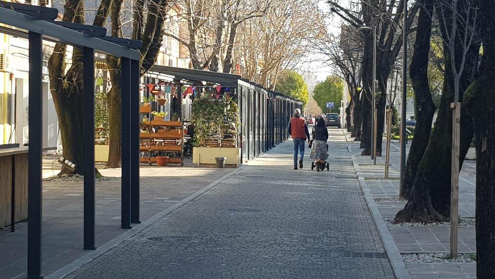 <p>Šef Meteo centra TV Vijesti Dušan Pavićević kazao je da se u <span style="background-color: rgb(255, 255, 255);">utorak u Crnoj Gori očekuje umjereno do znatno oblačno vrijeme sa uslovima za rjeđu pojavu, uglavnom slabe kiše, u južnim i centralnim predjelima</span></p>