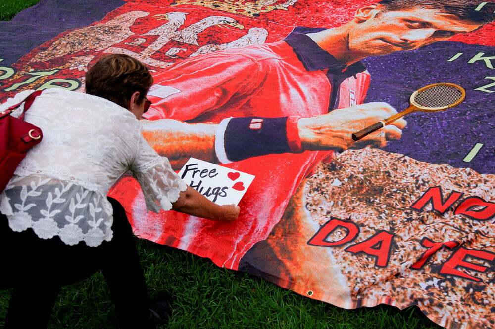 Scene ispred hotela u kome je Đoković, Foto: Reuters