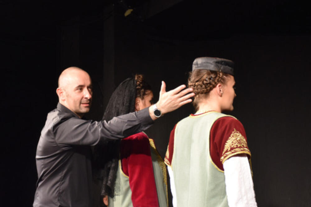 Žene u centru običaja, Foto: Etno kamp