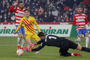 Barsi samo bod: Granada u 89. minutu kaznila Katalonce